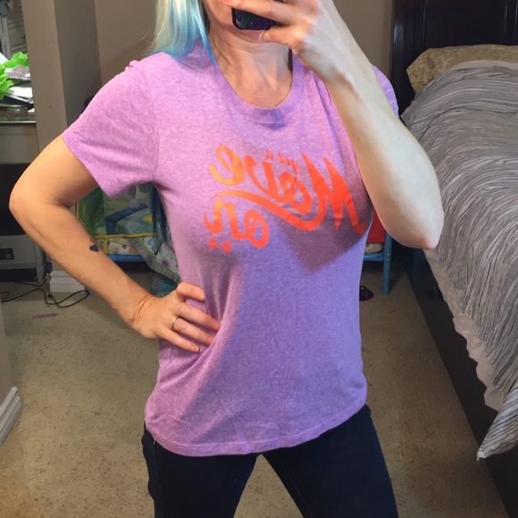 Under Armour Tops - Great condition workout shirt by Under Armour